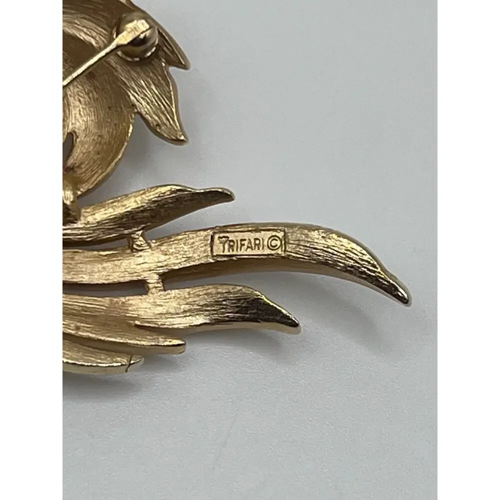 Vintage Crown Trifari Classic Textured Gold Tone Open Swirl Costume Brooch